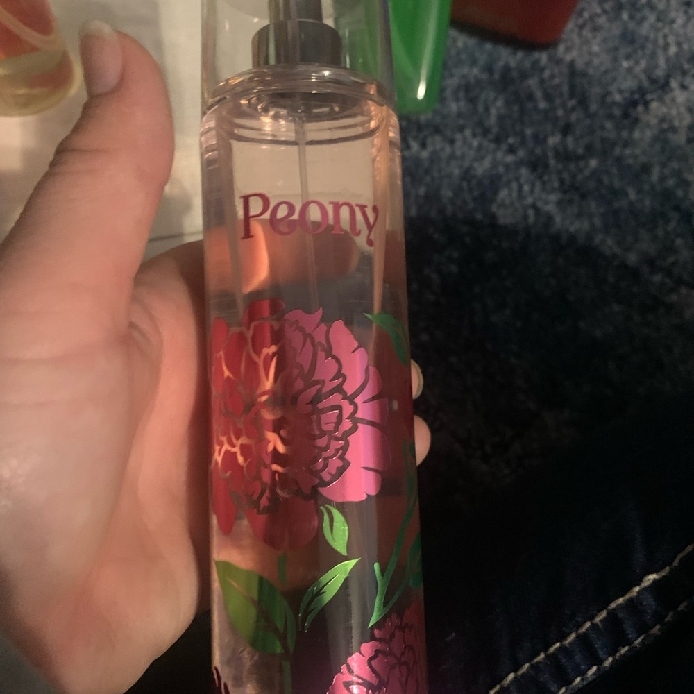 Peony comes with free gift